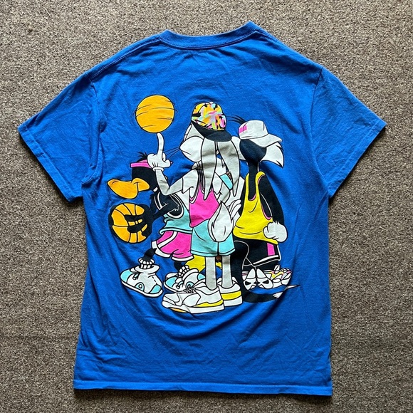 VTG 90s Looney Tunes Graphic Tshirt Basketball Squad Bugs Taz Daffy Tweety Small - Picture 4 of 10